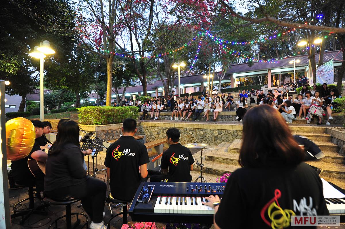 สำนักงานให้คำปรึกษา จัดกิจกรรมฟังเพลงผ่อนคลายสบายอารมณ์ ลดความเครียดนักศึกษา