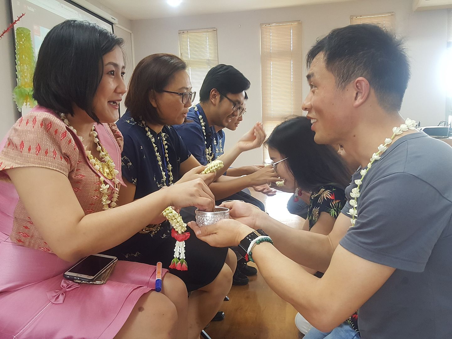 สำนักงานบัณฑิตศึกษา จัดกิจกรรมวันสงกรานต์ ชวนนักศึกษาต่างชาติเรียนรู้ประเพณีไทย