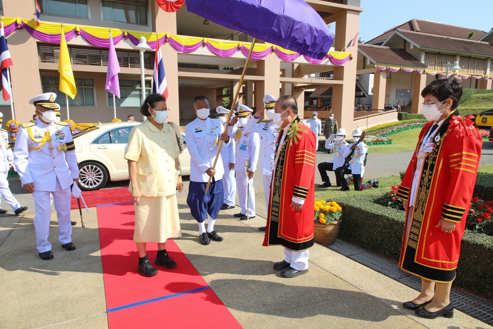 มฟล.จัดพิธีพระราชทานปริญญาบัตร บัณฑิตรุ่นที่ 18